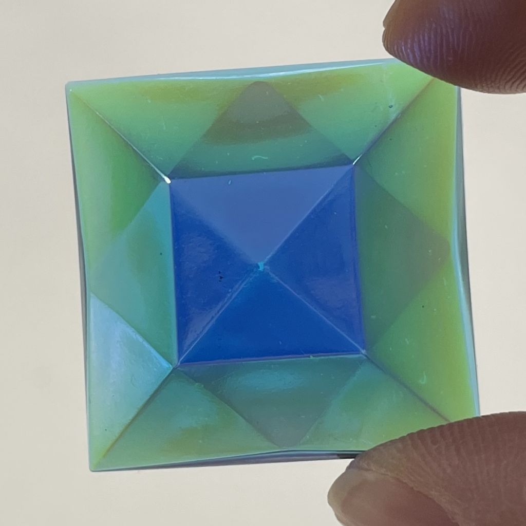 Dichroic Jewel 30mm Square RQ30-05 - Image 3